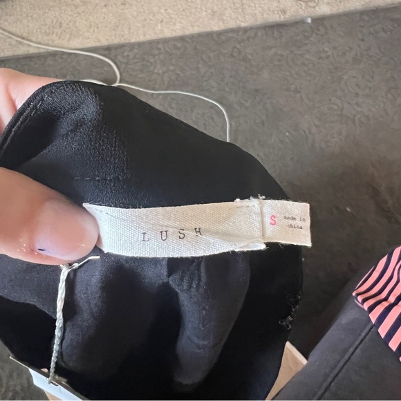 Lush shorts size Small black - Picture 8 of 12